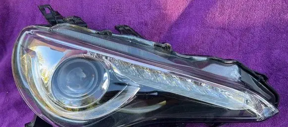 Toyota GT 86 Headlight/headlamp SU00302534