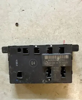 Mercedes-Benz C W203 Door control unit/module 2038205526