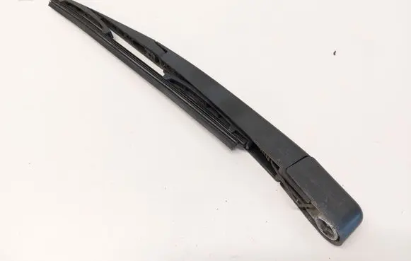 Rear wiper blade arm