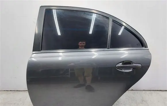 Toyota Avensis T250 Rear door 