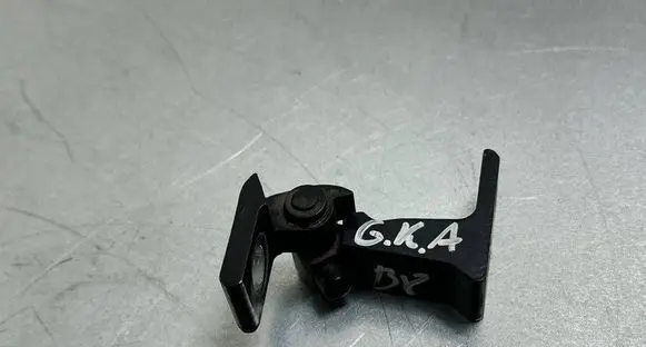 Volkswagen PASSAT B8 Rear door lower hinge 8V5833403C 8X4833405A