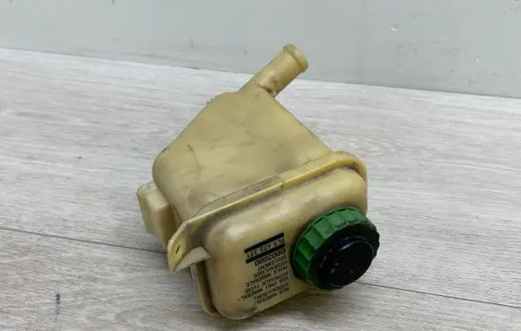 Power steering fluid tank/reservoir