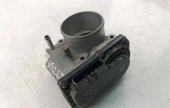 Toyota Auris 150 Throttle valve 220300T110