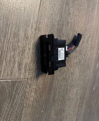 Renault Austral USB socket connector 284H38566R