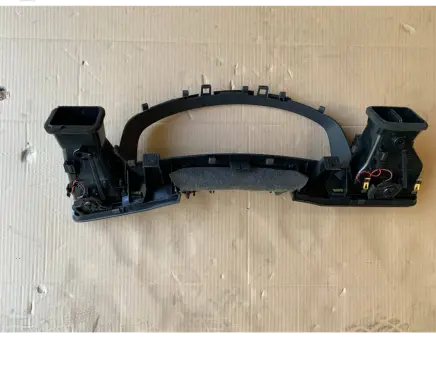 Volkswagen Touareg II Dashboard trim 7P1857221 6709401