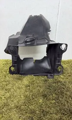 Volkswagen Touareg III Intercooler air channel guide 760117335A