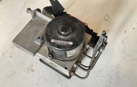 Mercedes-Benz C W203 ABS Pump A0064310312 10020404984