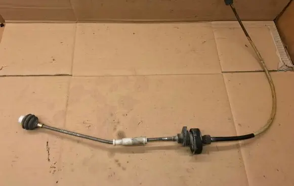 Volkswagen PASSAT B3 Speedometer cable 357957805