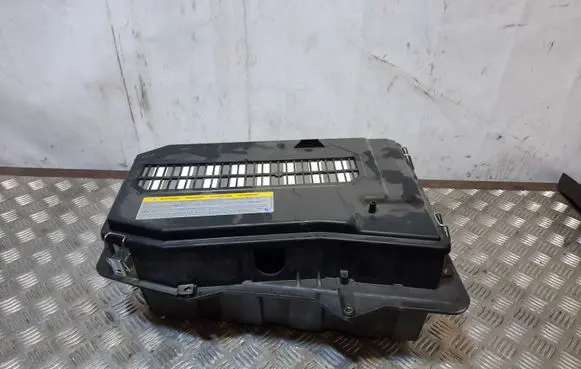 Volkswagen Touareg II Battery box tray 7P0301283