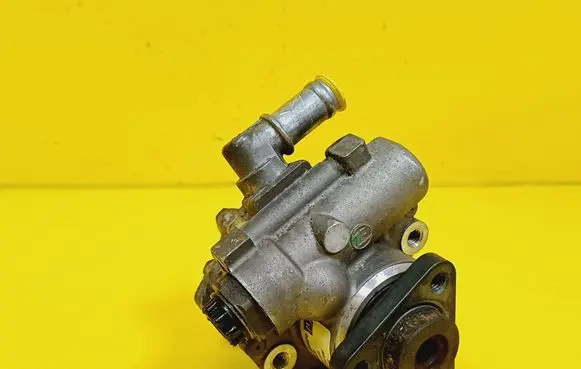 Audi A6 S6 C5 4B Power steering pump 4B0145156