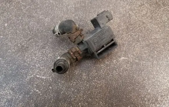 Volvo XC70 Vacuum valve 9125243