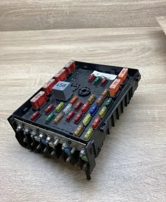 Volkswagen PASSAT B6 Fuse module 3C0937125