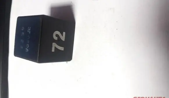 Volkswagen PASSAT B5 Other relay 95VW17K542AA