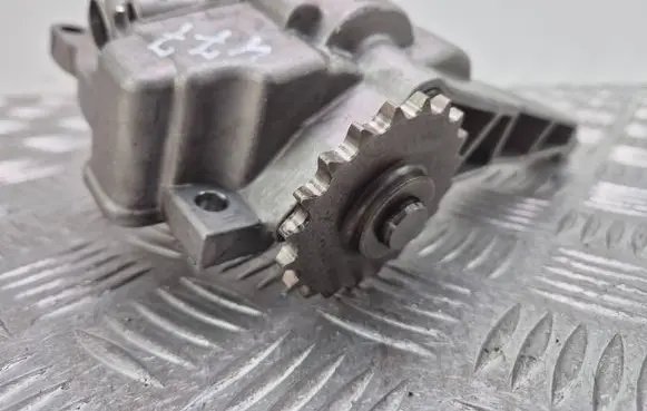 Mercedes-Benz E W212 Oil pump 6421810847