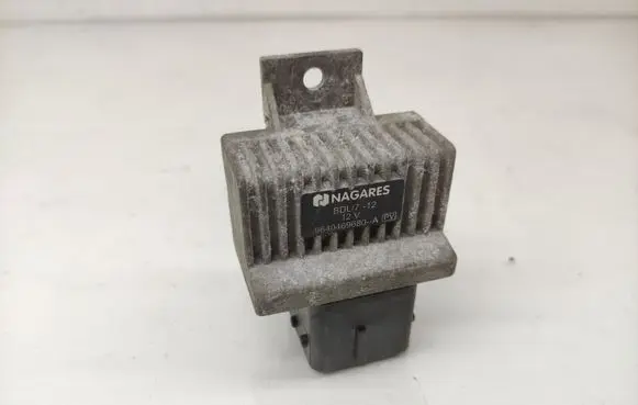 Nissan X-Trail T31 Glow plug pre-heat relay 9640469680