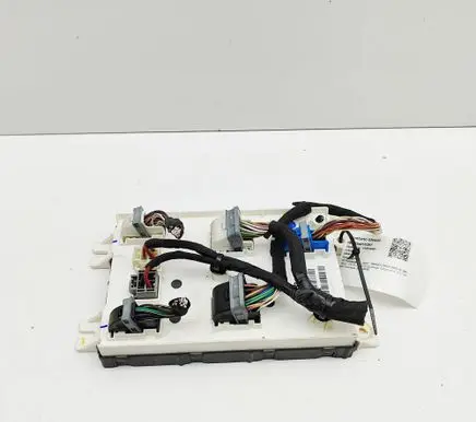 Jeep Grand Cherokee (WK) Central body control module 68236139AE 68236140AE