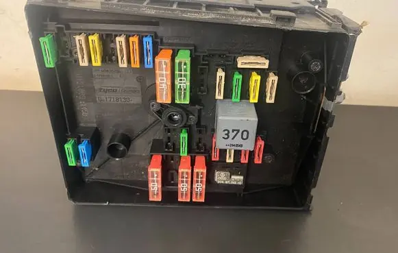 Seat Altea XL Fuse box set 017181281 01718130