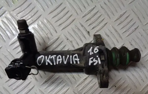 Skoda Octavia Mk2 (1Z) Clutch slave cylinder 6Q0721261D