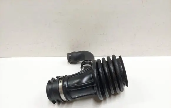 Volvo C30 Turbo air intake inlet pipe/hose 