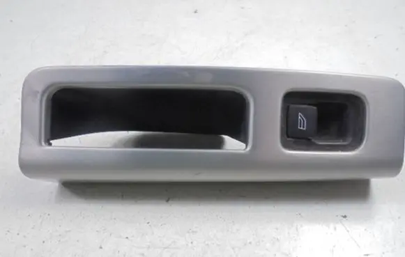 Volvo V50 Electric window control switch 8663813