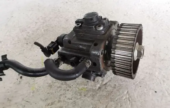 Opel Insignia A Fuel injection high pressure pump