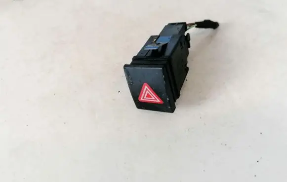 Volkswagen Polo IV 9N3 Hazard light switch 6q0953235a