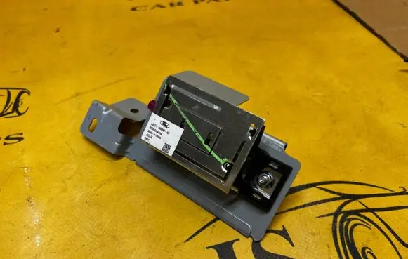 Ford Explorer VI Antenna control unit LB5T19A390AA