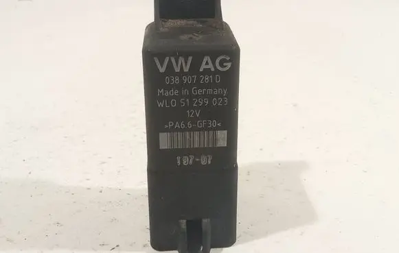 Volkswagen Golf V Glow plug pre-heat relay 038907281D 51299023