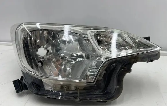 Toyota Verso-S Headlight/headlamp 