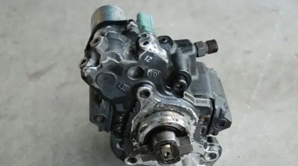 Peugeot Expert Fuel injection high pressure pump 9687959180