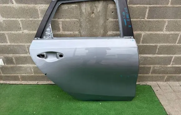 KIA Ceed Rear door 