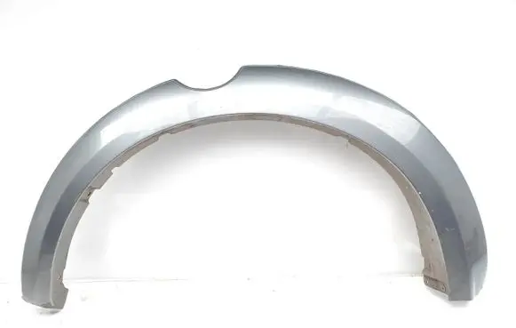 Rear fender molding trim