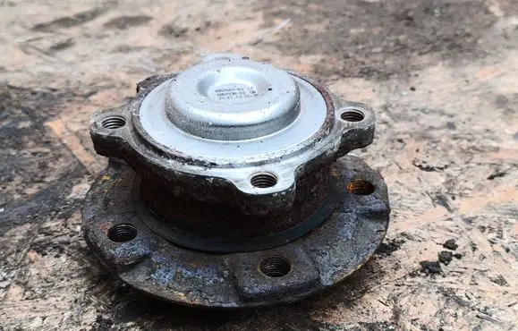BMW 4 F32 F33 Front wheel ball bearing 6857067 6857230 2307131539
