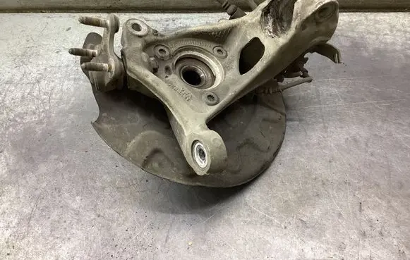 Skoda Superb B8 (3V) Front wheel hub 5Q0407258A