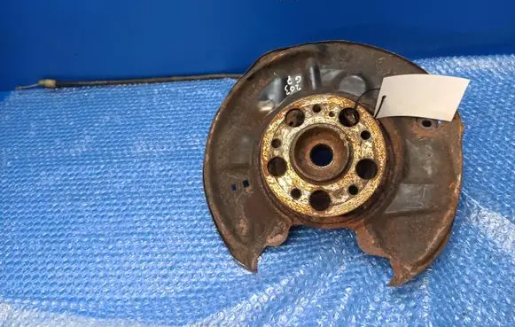 Mercedes-Benz C W203 Rear wheel hub