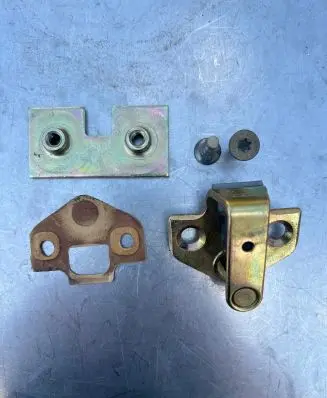 Ford Mondeo Mk III Front door lock loop/hook striker 2M51F21982AA