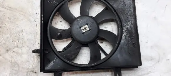 Radiator cooling fan shroud