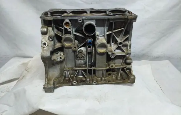Volkswagen Jetta VI Engine block 04E103023 CNL 04E103023BA