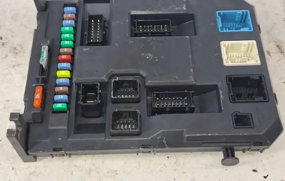Peugeot 208 I Fuse module 9666952080 22661F01 PRT0676001