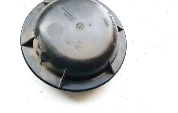 Volkswagen Jetta V Headlight/headlamp dust cover 1K0831821A