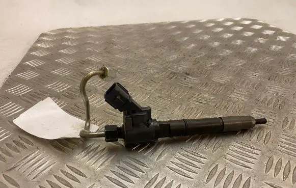 Volvo XC40 Fuel injector 31452113