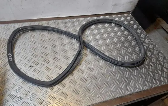 Audi A3 S3 8V Rear door rubber seal (on body) 8V5833721