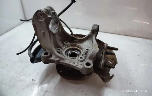 Front wheel hub