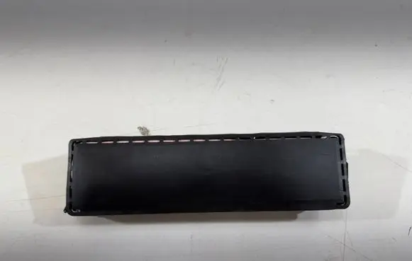 Tesla Model S Knee airbag