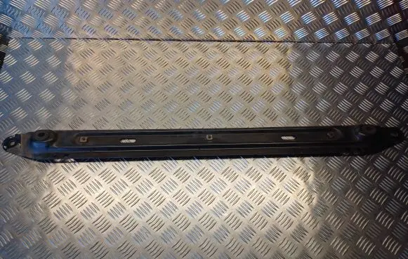 Peugeot 308 Radiator mount bracket D04S17