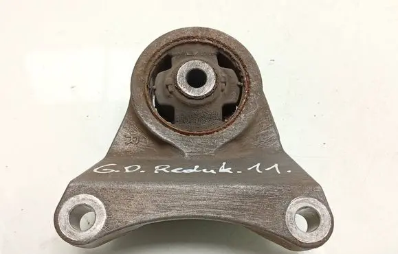 Toyota RAV 4 (XA30) Rear differential mounting bracket 42120
