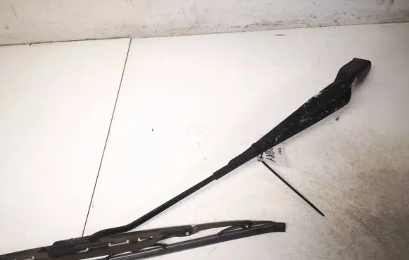 Ford Mondeo Mk III Front wiper blade arm 1s7117526ab