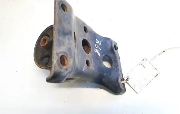 Nissan Almera Tino Engine mount bracket