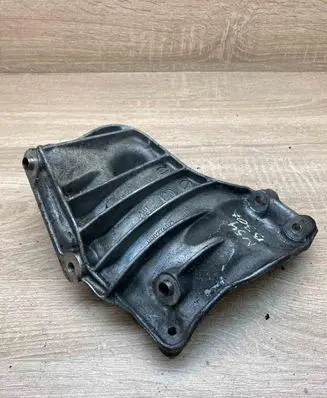 BMW 3 E90 E91 A/C compressor mount bracket 7556836