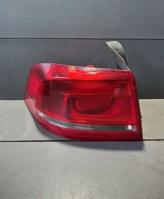 Volkswagen PASSAT B7 Rear/tail lights 3AE945095F